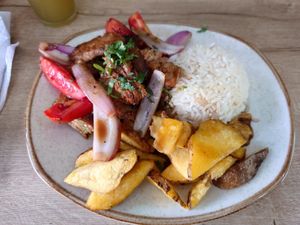 Lomo saltado at SAMSARA in Lima