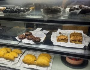 Bakes goods at SAMSARA in Lima