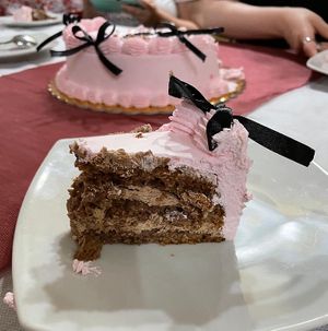 Pan di spagna al cacao con mousse alla nocciola  at Yogurteria Sui Generis in Salerno