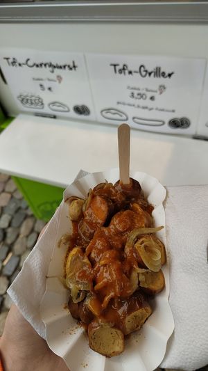 Vegan Currywurst at Tofu-Standpunkt - food truck in Freiburg