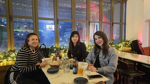 Ethiopian stew and vegan chicken pasta at On The Move in Seoul