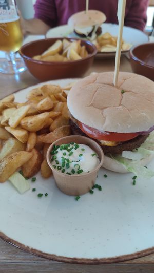 To beef or not to beef met frieten at Hamburg in Aarschot