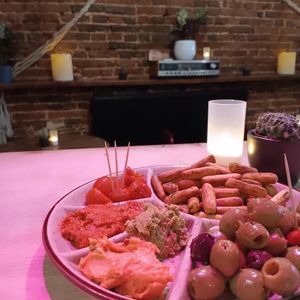 vegan tapas plate at De Salopette in Ghent