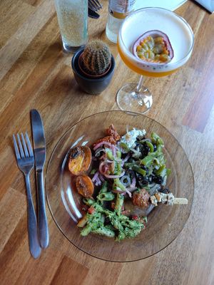 Buffet, pay by weight and a pornstar martini mocktail at De Salopette in Ghent