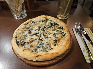 Spinach mushroom pizza at Mercy Republic in Bangkok