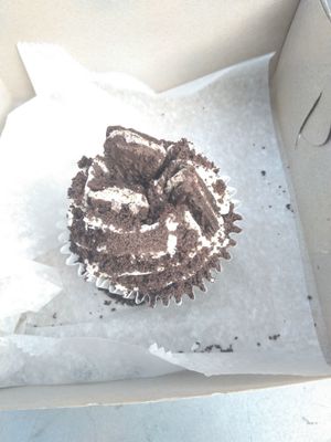 Cookie and cream cup cake at The Cinnamon Snail in New York City