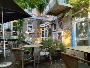 Courtyard mood at Restaurant Café Kostbar in Saarbrucken