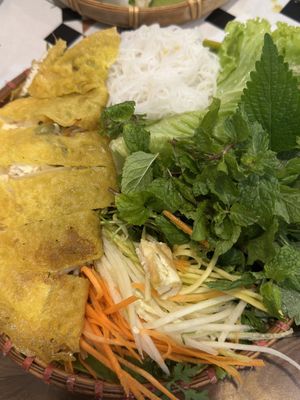 Vegan Banh Xeo - special Vietnamese pancake   at MẸT Vietnamese Restaurant & Vegetarian Food - Hang Bac in Hanoi