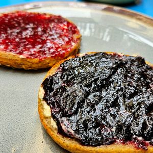 Tartine avec de confiture avec pain at Bio Fred in Geneva