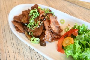 Succulent vegan soy meat slices with lemon ginger sauce at Komedoko Shokudo - こめどこ食堂 in Hiroshima