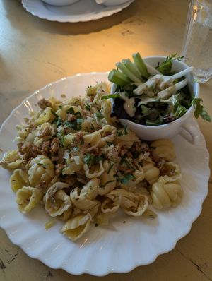 Muschelnudeln mit Spitzkohl und Räuchertofu at Café Wagner - Jena in Jena