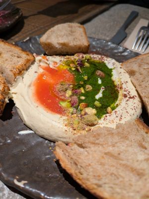 Hummus platter at Honest Greens - Arc de Triomf in Barcelona