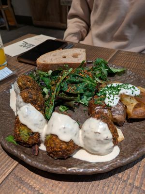 Falafel and truffle potatoes at Honest Greens - Arc de Triomf in Barcelona