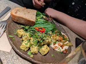 Herb tofu and cauliflower artichoke at Honest Greens - Arc de Triomf in Barcelona