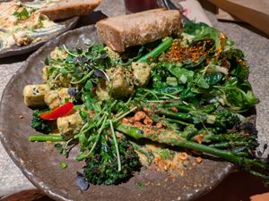 Herb tofu and lemon chargrilled brocolini at Honest Greens - Arc de Triomf in Barcelona