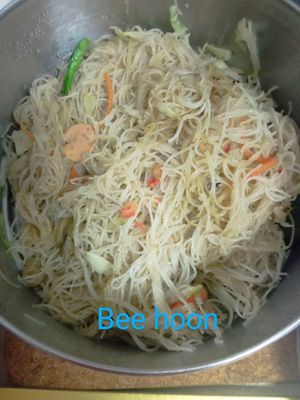 Singapore style fried bee hoon at Shu Vegetarian 蔬方斋 - Yishun in North Singapore
