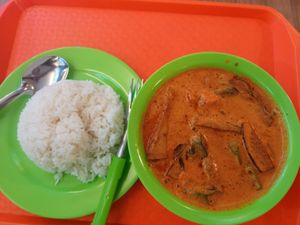 Fish curry with rice. Very good. They add decent amount of veggies and it's the right amount of tangy.. Normally this dish is very salty and oily. But here, it's 👍 at Shu Vegetarian 蔬方斋 - Yishun in North Singapore