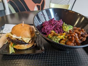 Burger Galaxie et bol general copper at Copper Branch - Saint-Hyacinthe in Saint-hyacinthe