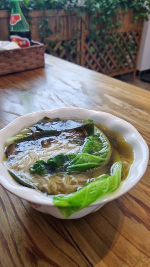 Light soup noodles at Su Shan Mian - 素山面素食 - 文殊院店 in Chengdu