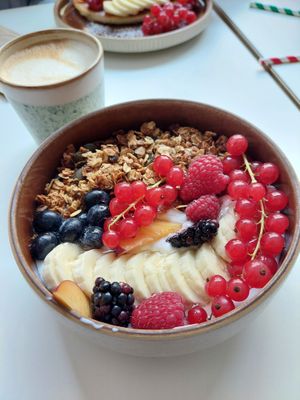 'Nutty Granola' - almond granola with fresh fruit,
agave syrup & yogurt (7.5€, specify vegan for soy yogurt) + oat milk cappuccino (3.5€) at Sundays - Maxfeld in Nuremberg