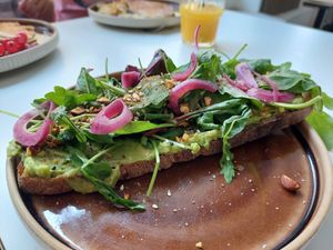 'Avo Bread' - avocado, pickled red onions, lettuce,
nut dukkah on sourdough bread (7.9€) at Sundays - Maxfeld in Nuremberg