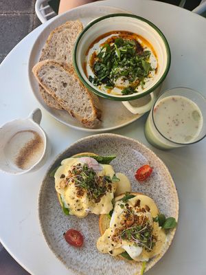 Eggs Florentine und Turkish Eggs at Sundays - Maxfeld in Nuremberg