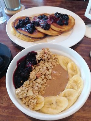 Oatmeal bowl and blueberries pancakes at Eightynine Cafe in Puerto Princesa