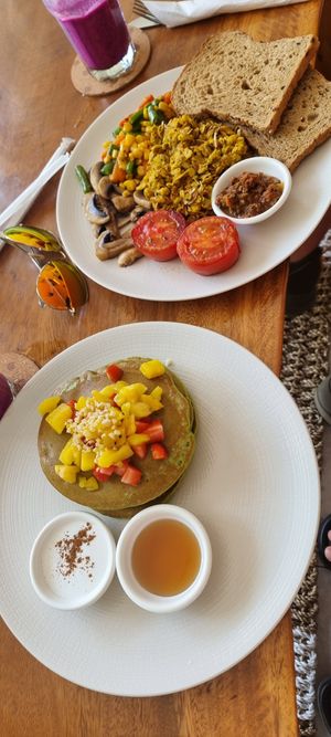 Pendant pancakes and tempeh scramble at O Baba Vegan in Denpasar