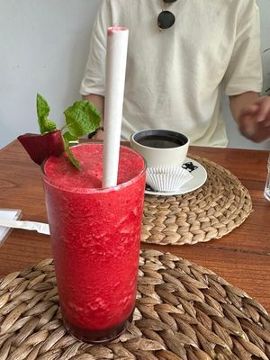Coffee and beet, tangerine juice at O Baba Vegan in Denpasar