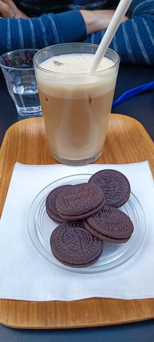 Ijskoffie met havermelk at Think Twice Coffee in Antwerpen