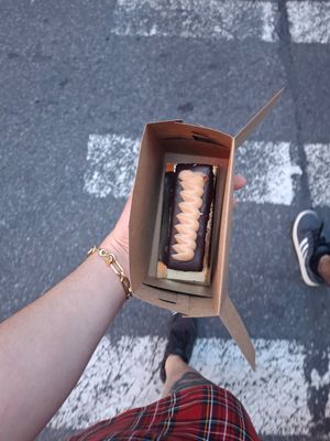 Xocolata i crema de cacauet at Mia's Brooklyn Bakery in New York City