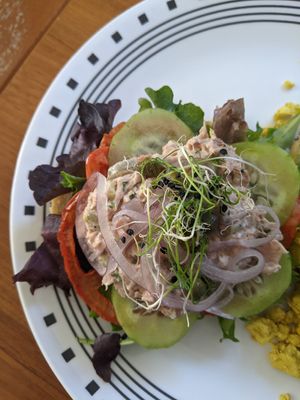 Jackfruit "not tuna" sald at Bageltopia in Berkeley