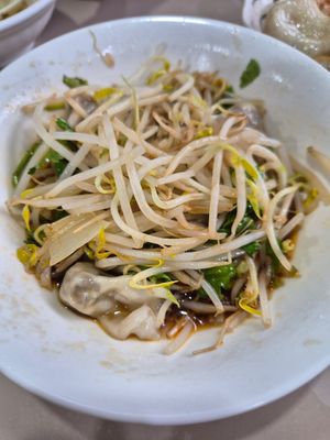 Chilli oil dumplings at  Dīngxiāng Dòuhuā Sùshí Shuǐjiǎo -丁香豆花素食水餃 in New Taipei City