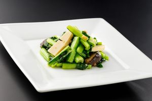 Stir-fried green vegetables and Siitake mushroom with vegan soy sauce at Chinese Dining JUEN - チャイニーズダイニング JUEN in Morioka