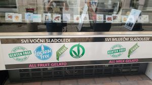 Lots of vegan choices at Gelateria 5 in Mostar