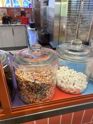 Personnel and Menu Indicate Marshmallows VEGAN 🌱😘  at SNÖBERG in San Francisco