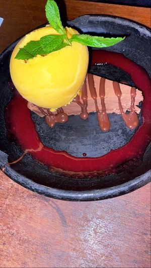 Torta de chocolate con helado mango (vegano) at Cafe Zorba in Medellin