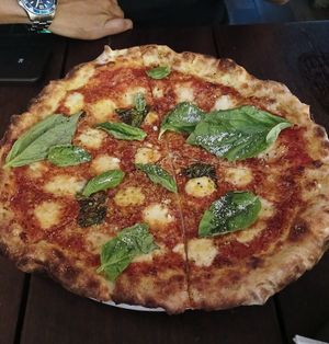 Pizza de albahaca at Cafe Zorba in Medellin