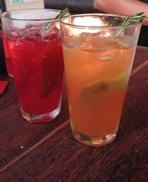 Soda de frutos rojos y de chai de temporada at Cafe Zorba in Medellin