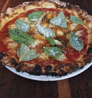 Pizza de albahaca at Cafe Zorba in Medellin