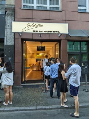 view from the street at Goldies in Frankfurt