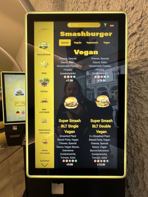 Vegan BLT Burger 🍔   at Goldies in Frankfurt