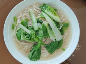 soup noodles  at Qing He Kitchen - 清荷小厨 in Leshan