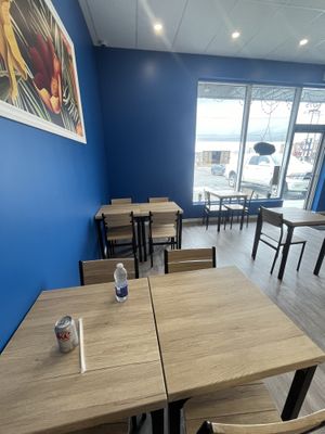 Seating  at Le Poké Station  in Longueuil