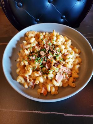 Bakon Mac and Cheese at 3 Howls Remedy House in Vancouver