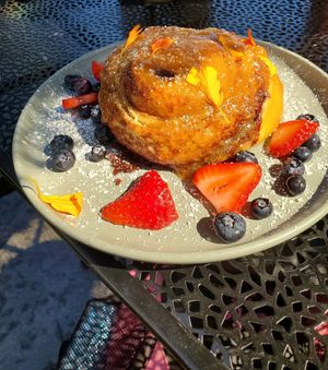 Cinnamon roll - can't wait to go back for this! Perfection 🥰 at 3 Howls Remedy House in Vancouver