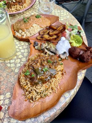 afro platter for one with two starters and two main dishes  at Restaurant Laura Adama in Weimar