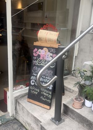 Entrance is at the corner of downstair of the address.   at Goodness Club in Seoul