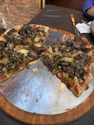 “Vegano” really just pizza with no cheese  at El Gaita Pizza Bar in El Calafate