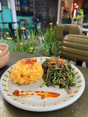 Morning glory stir fried with garlic, peanut butter serve with fried rice at Mingle Cafe in Hue